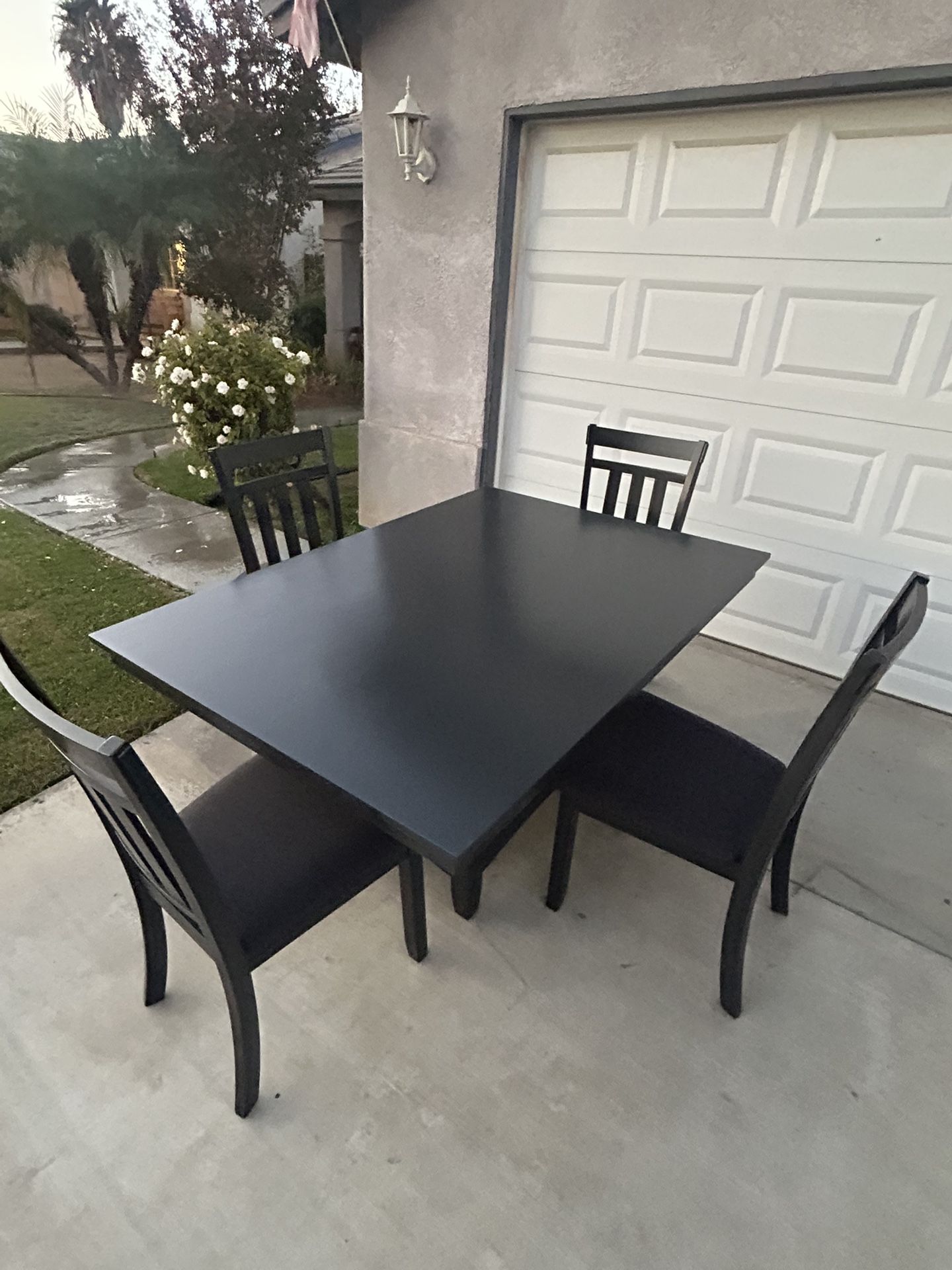 Dinning Table with 4 chairs.