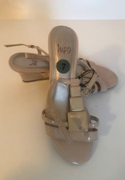 Women’s semi flat 2.5” heel JALYN IMPO size 7 m beige in color