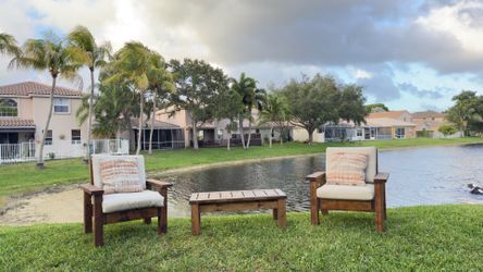 Outdoor lounge chair set