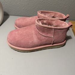 Women’s Ugg Ultra Mini Size 6