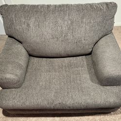 Stonemeade Oversized Chair + Ottoman