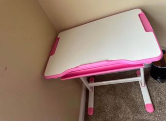 Kids tilt up desk