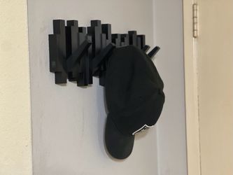 Umbra Flip 5-Hook Wall Coat Rack – Black