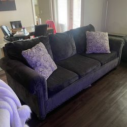 Great Condition Couch! W/ Fold Out Bed 