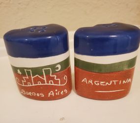 Vintage Pottery Salt And Pepper Shaker Set
