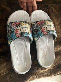 $25, Women’s Nike sandals size 8