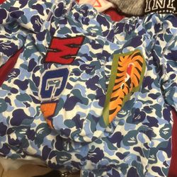 Medium Bape Hoodie 120$