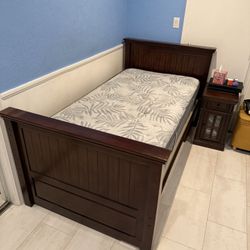 Twin Beds Set Made Of HardWood With Mattresses 