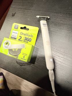 Philips Norelco OneBlade Electric Shaver - With 2x Blades