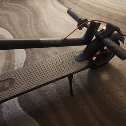Xiaomi Mi Electric Scooter 
