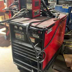 IDEALARC. DC-1000 MiG Welding Machine