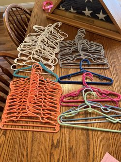 Children’s Plastic Hangers 50