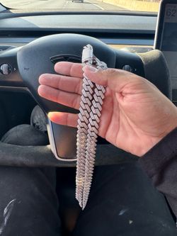 $700 VVS iced out Cuban link chain