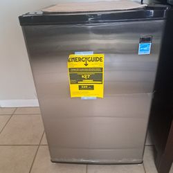 compact refrigerator 