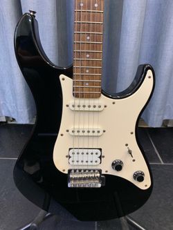 Yamaha Pacifica Electric Guitar w/Case