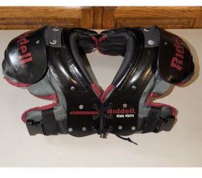 Riddell Rival Youth Football Shoulder Pads Size S 11”-12” / 26”-28”