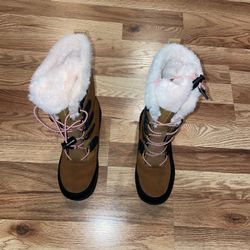Snow Boots “Thermolite Ecomade Brand” ( Girls size 2 ) $25 great condition