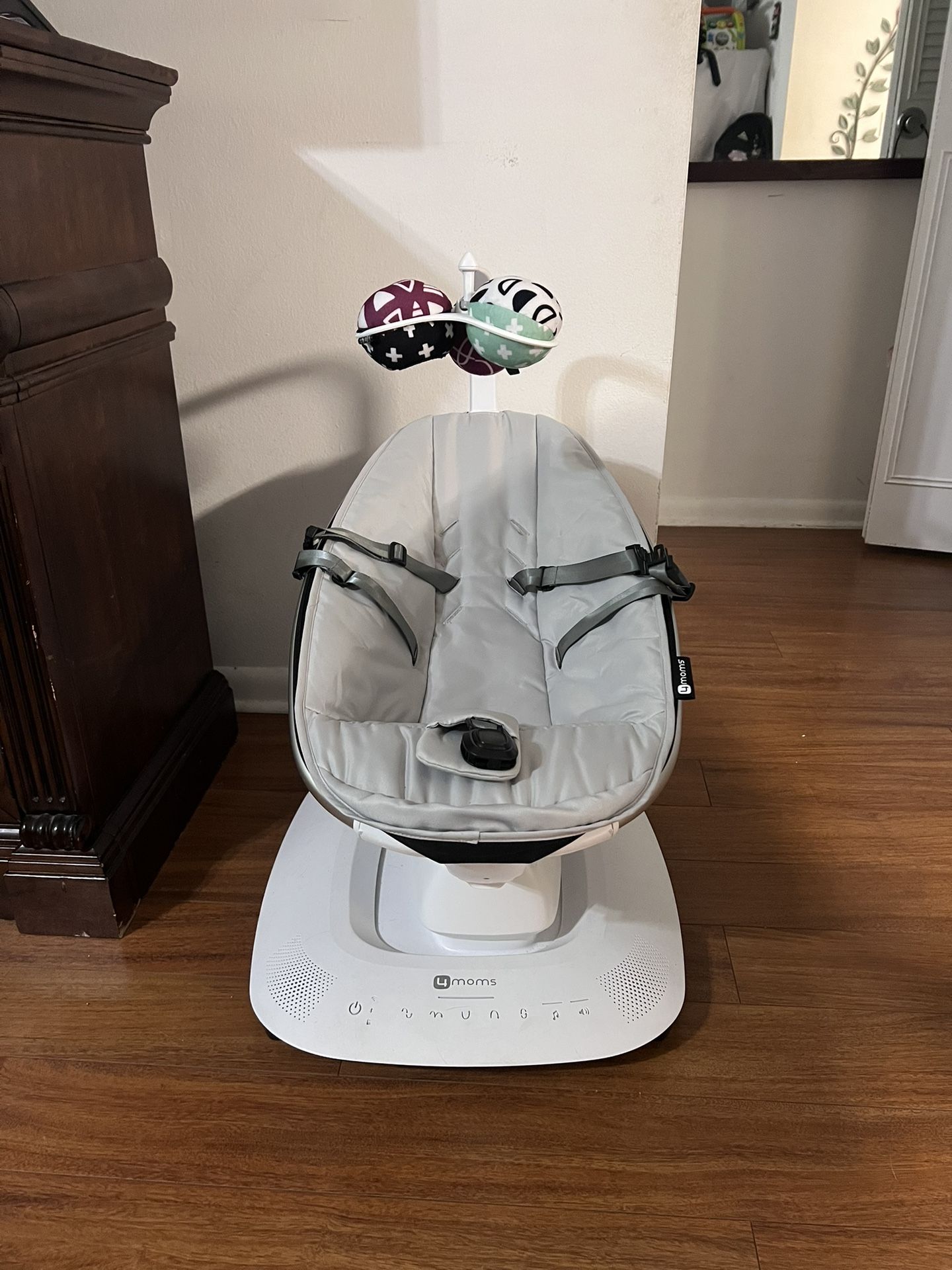 4Moms mamaRoo multi-motion baby swing