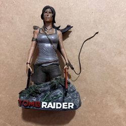 Tomb Raider Lara Croft Square Enix Statue