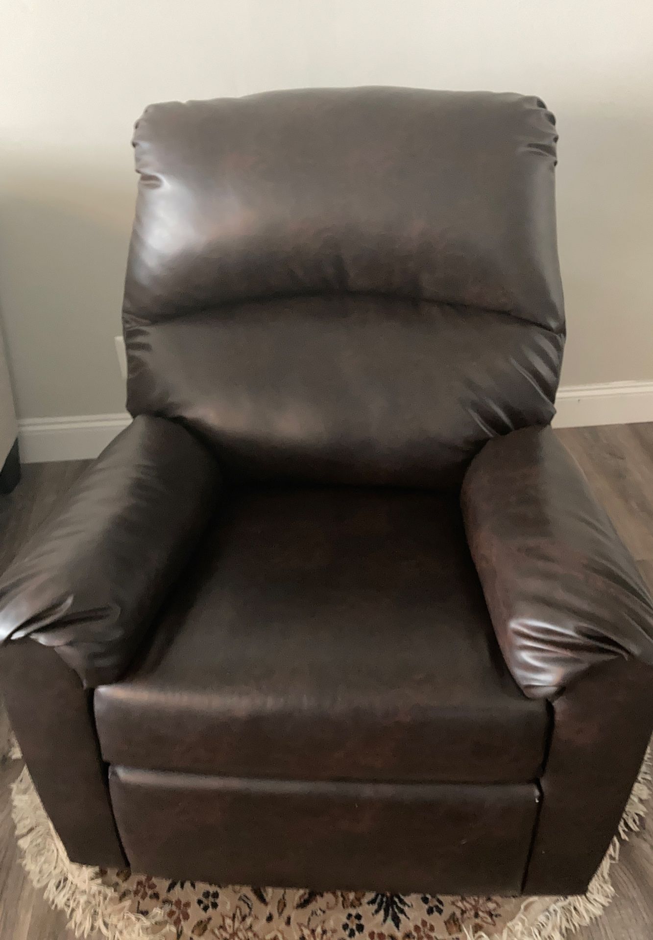 Leather recliner like-new