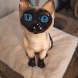Vintage Ceramic Siamese Cat Figurine Blue Glass Eyes 7” Tall