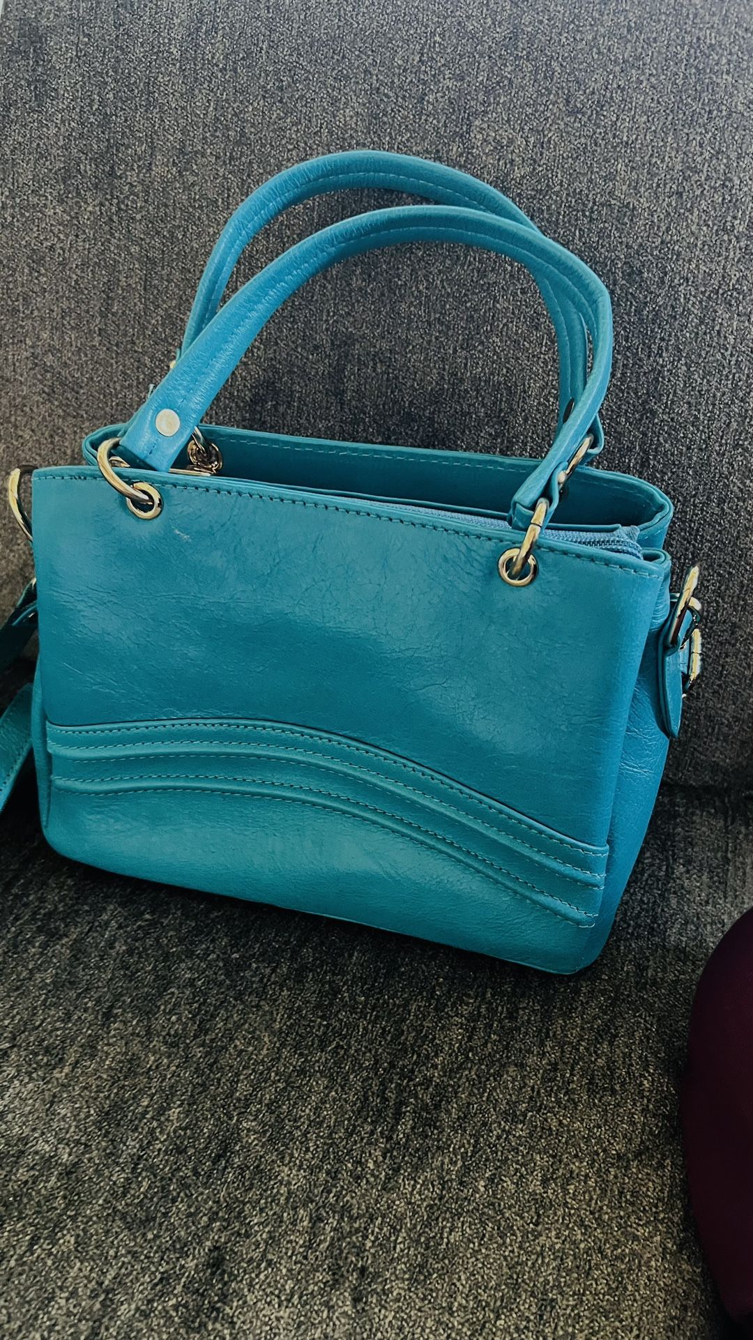 Beautiful turquoise sky blue purse six pockets💙