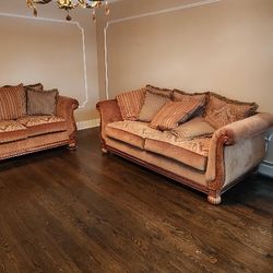 Chunky Beautiful Couch With Pillows