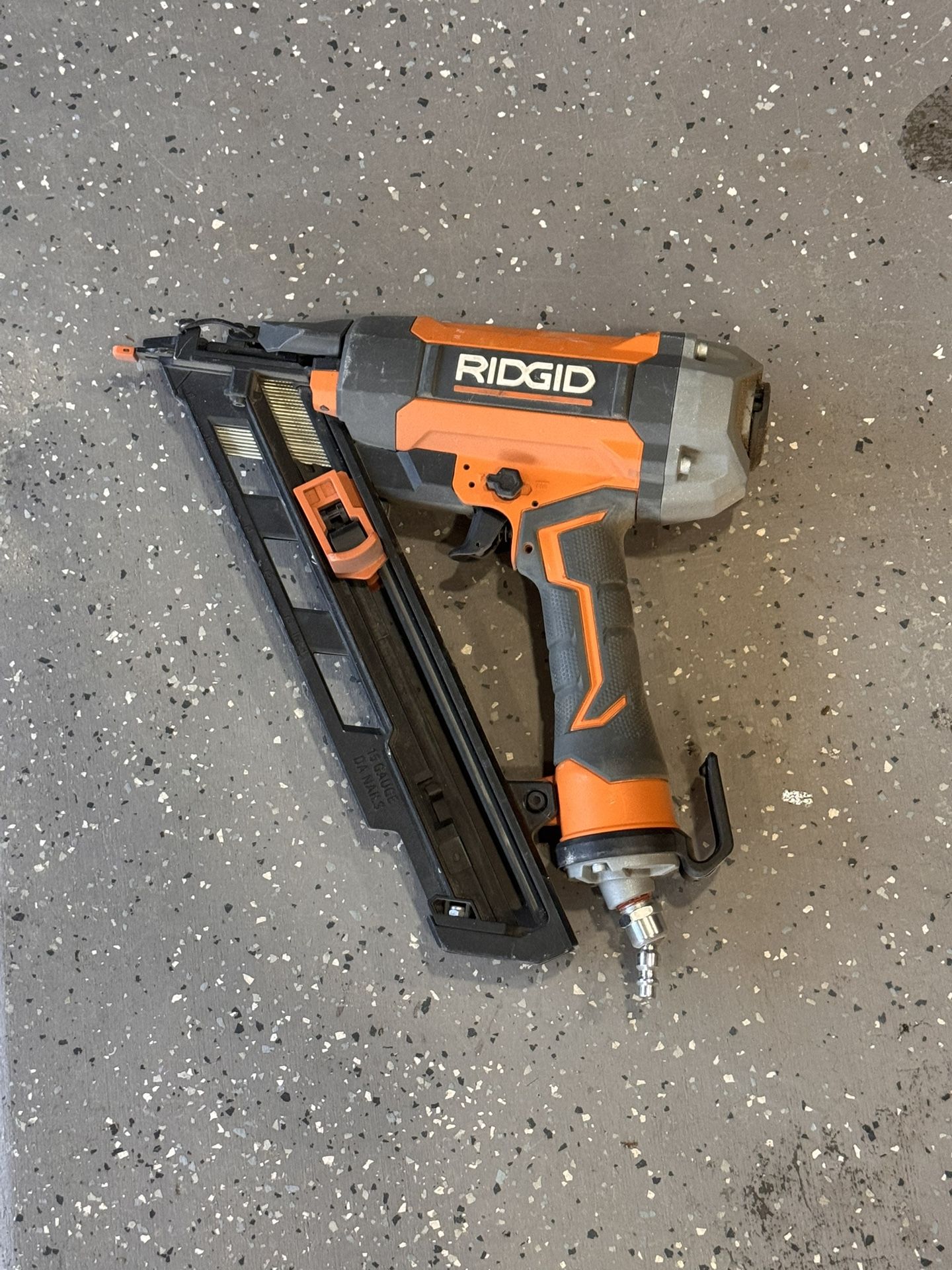 Rigid 15 Gauge Pneumatic Nailer