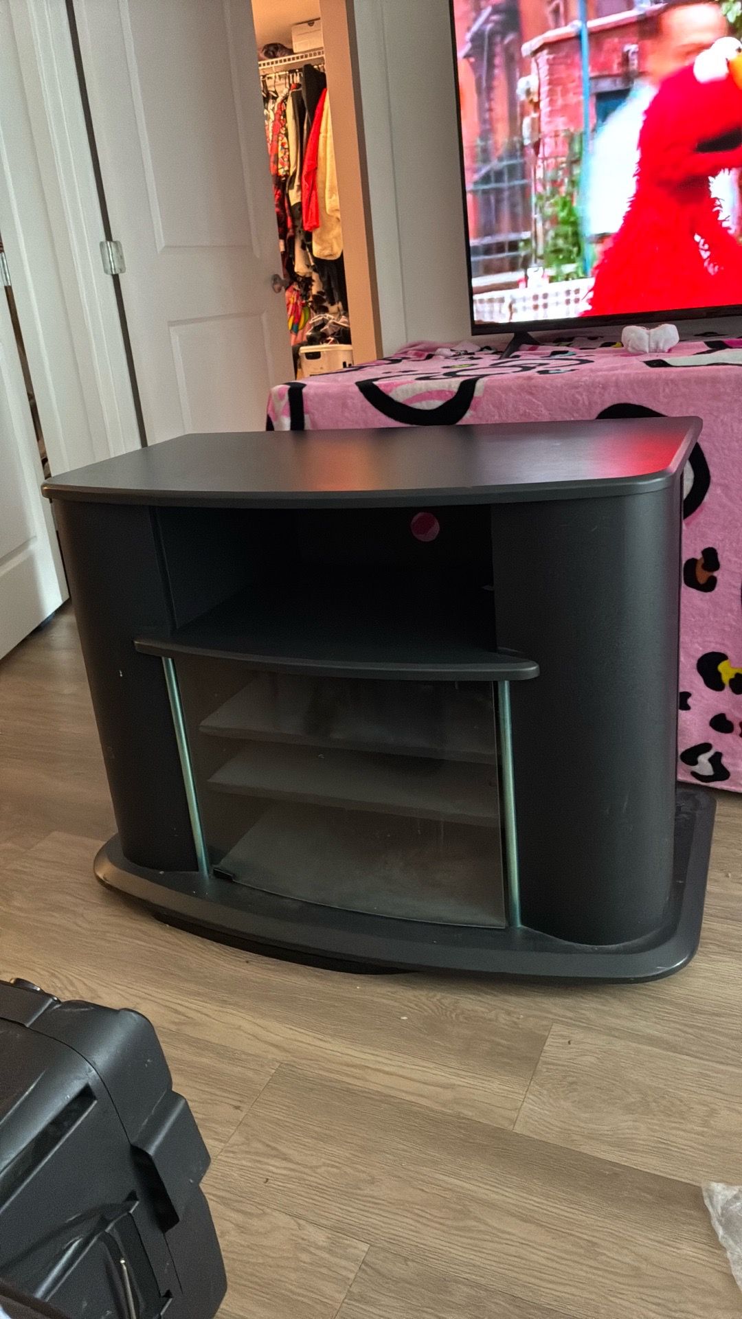 Entertainment center