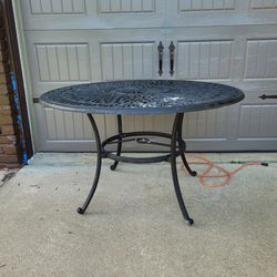 Aluminum Cast Iron Style Round Outdoor Table