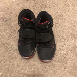 Kyrie 6 University Red