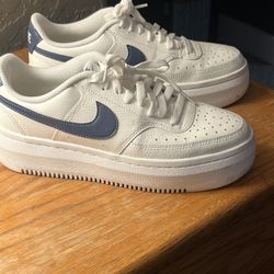 Women’s Platform Nike Size 9 