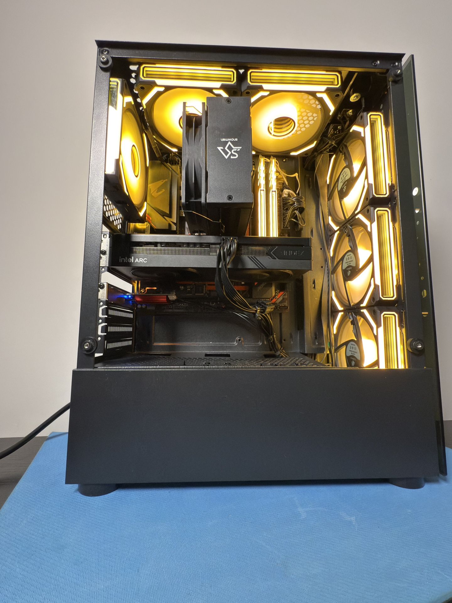 Gaming PC - AMD Ryzen 7 4.2Ghz / 21TB SSD / 16GB RAM / Intel Arc B580 12GB