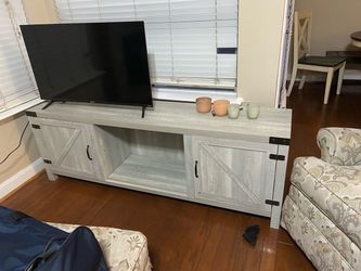 Entertainment center