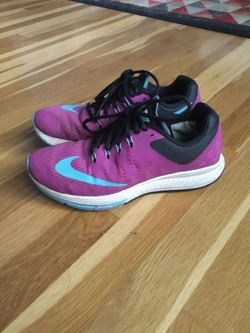 7.5 Nike running shoes