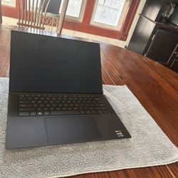 Dell XPS 15 9530 / 1TB SSD /13th Gen i9/ NVIDIA RTX 4060/ 32GB RAM / + ACCESORY