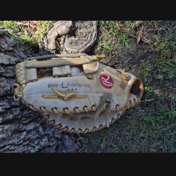 Large "LEFTHANDED THROWER " BASEBALL/SOFTBALL GLOVE.  LOCATED IN GLENDORA.  CHECK OUT MY PAGE FOR OTHER BASEBALL/SOFTBALL EQUIPMENT 
