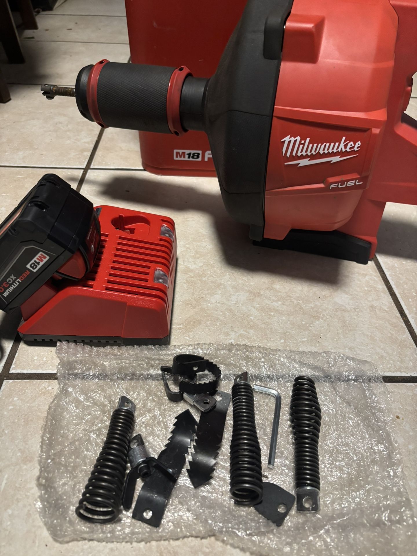 MILWAUKEE 2772-20 M18 DRAIN SNAKE CLEANER (1)3.0ah battery and charger