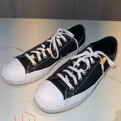 Black low top converse men shoes