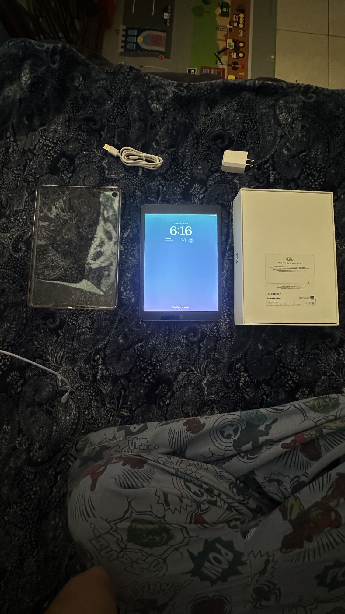 Apple iPad 9th gen 64GB Slight cracks
