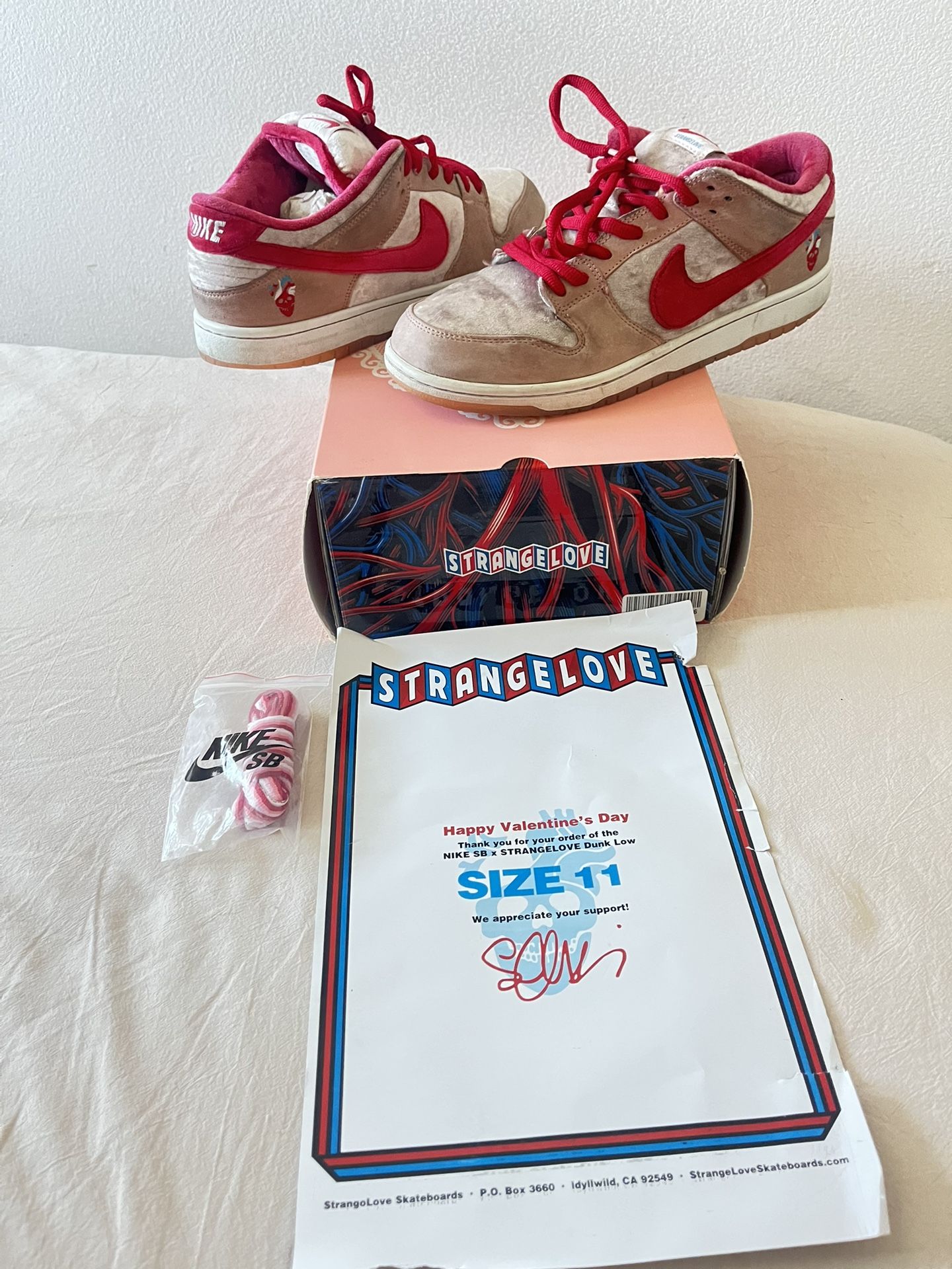 NIKE Dunk Strange Love