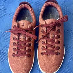Allbirds Wool Pipers in a rust/diablo red, hazy burgundy W11