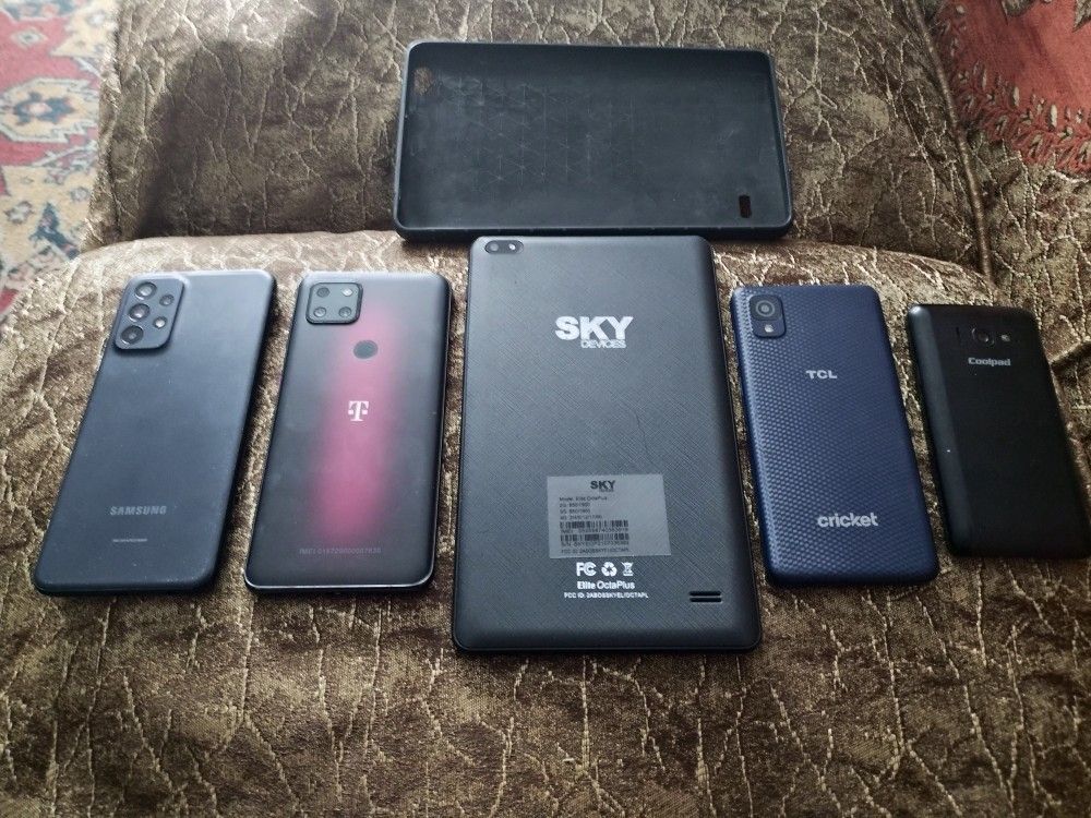 Cell Phones And iPod. Bundle Deal