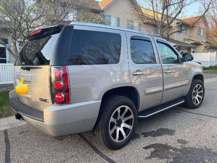 Photo GMC Yukon Denali Year 2007. 12,500 good condition drives well sale is too big for me I need to sell to buy small car miles 148,576