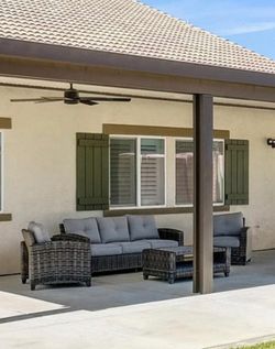4-Piece Wicker Patio Set – Great Condition