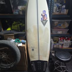 5'5 28.5L Tomo REVO Surfboard
