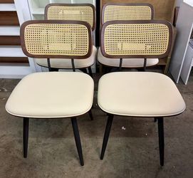 19X17X20in new assembled set of 4 swivel dining chairs