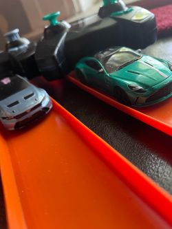 Hot wheel RC cars and 20+track pieces