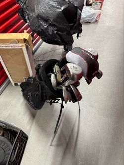 Golf Clubs. Right Handed