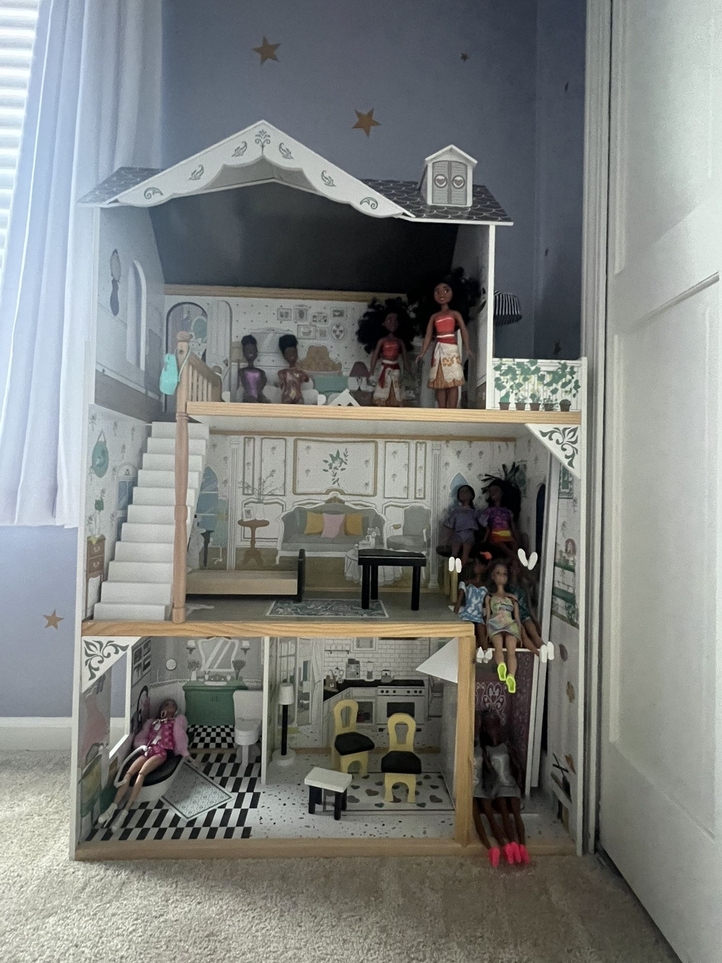 Barbie House & Dolls